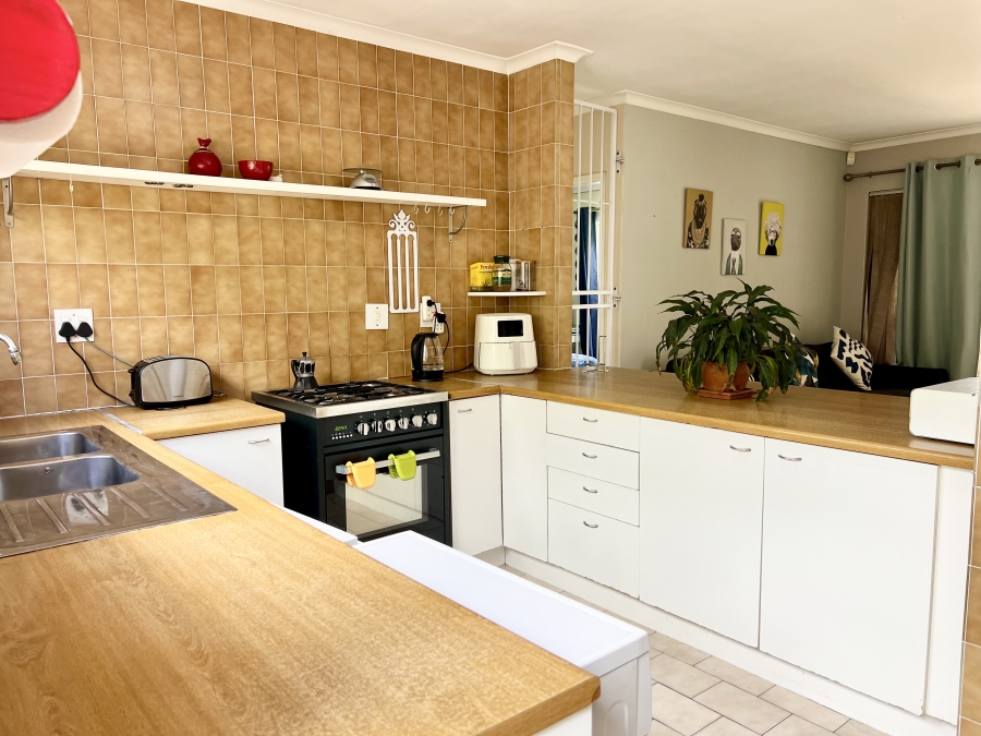 4 Bedroom Property for Sale in Plattekloof Glen Western Cape